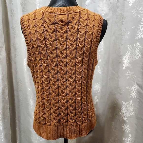 Cupcakes and Cashmere Cable Knit Sweater Vest (L) - Picture 5 of 9